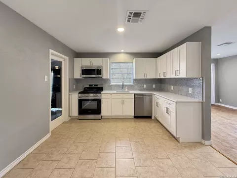 114 Shadowlight Ter, San Antonio, TX 78233
