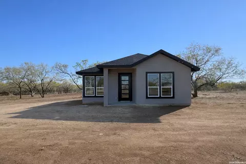 1450 Corgey Rd, Pleasanton, TX 78064