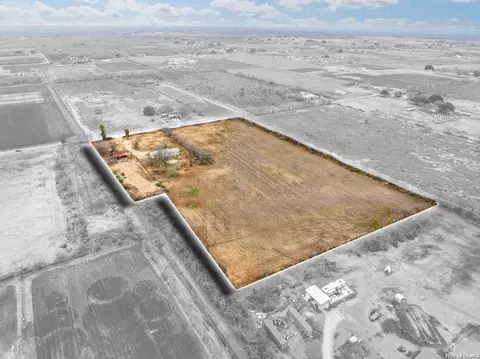 1545 County Road 665, Devine, TX 78016 photo 23