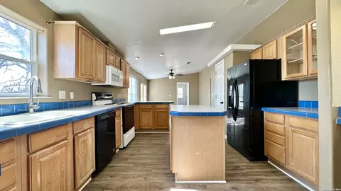 1545 County Road 665, Devine, TX 78016 photo 8