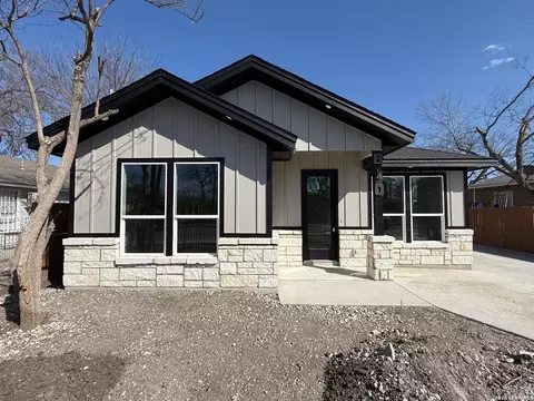 810 S San Eduardo Ave, San Antonio, TX 78228