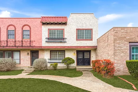 6746 Crown Rdg, San Antonio, TX 78239
