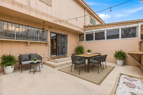 6746 Crown Rdg, San Antonio, TX 78239