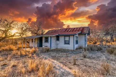 214 Cox Ln, Carrizo Springs, TX 78834