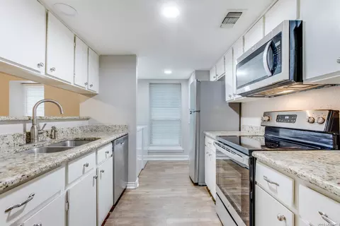 122 E Terra Alta Rd #14, San Antonio, TX 78209