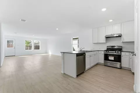 7638 Nessie Trl, San Antonio, TX 78227