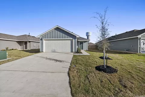1009 Seedling, Seguin, TX 78155