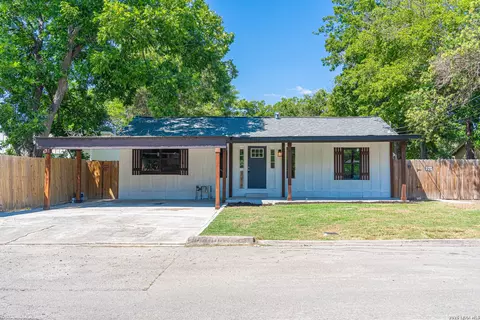 159 S Hackberry Ave, New Braunfels, TX 78130