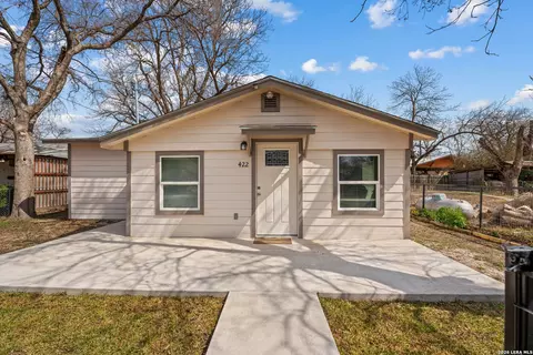 422 Apolonio St, Uvalde, TX 78801