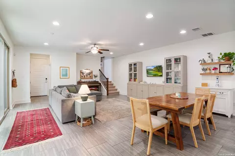 206 Ridgecrest Dr UNIT 4, San Antonio, TX 78209