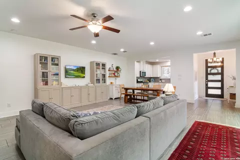206 Ridgecrest Dr UNIT 4, San Antonio, TX 78209