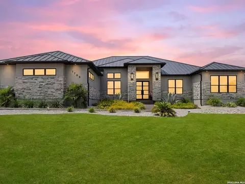 1709 Paradise Pkwy, Canyon Lake, TX 78133