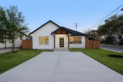 1742 Basse, San Antonio, TX 78213