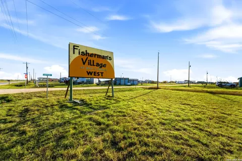 53 Kingfish Ln, Palacios, TX 77465