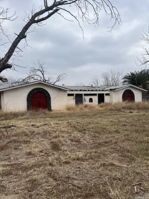 3938 Fm 117, Uvalde, TX 78801