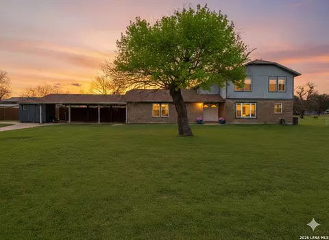 106 Adkins Rd, Refugio, TX 78377