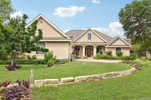 718 Park Shrs, Canyon Lake, TX 78133