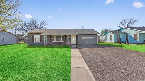 420 Wallace, Seguin, TX 78155