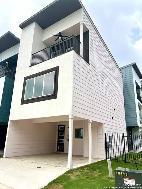 310 W Evergreen St #114, San Antonio, TX 78212