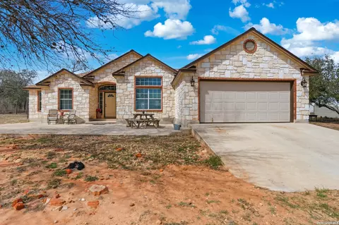 400 Clear Lk, Poteet, TX 78065