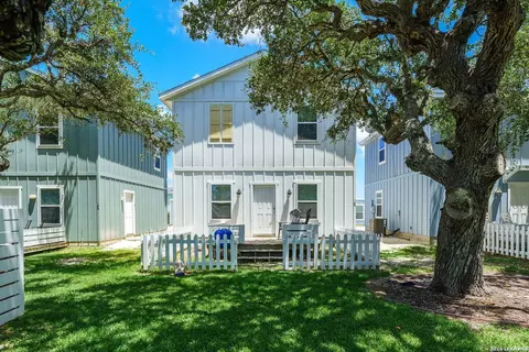 4212 Highway 35 UNIT 18, Rockport, TX 78382