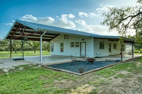 Exterior - 623 Fm 1796, Utopia, TX 78884 photo 8 of 12