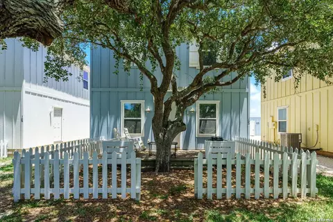 4212 Highway 35 UNIT 19, Rockport, TX 78382