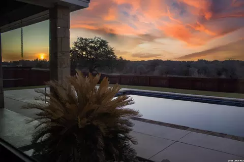 201 Abrego Lk, Floresville, TX 78114