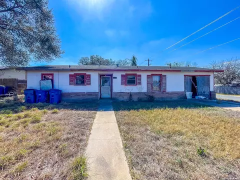 1000 Crockett, Beeville, TX 78102