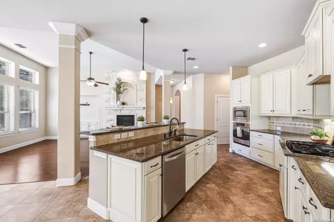 1002 Gazania Hl, San Antonio, TX 78260