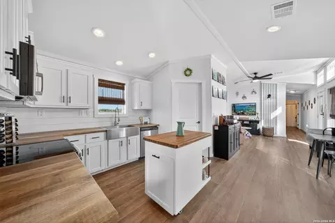 149 Pr 4777, Castroville, TX 78009