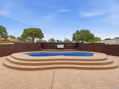603 Sunshine Mdw, Adkins, TX 78101