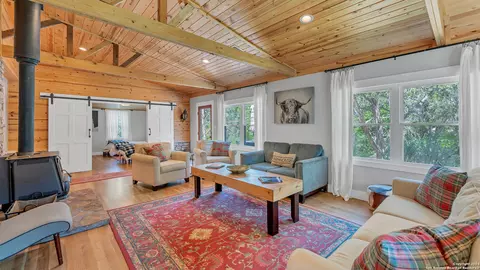 606 Deer Lake Cv, Wimberley, TX 78676