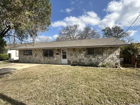 510 Lake Dr, Kerrville, TX 78028