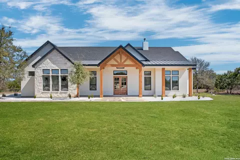701 Highland Mdws, Bandera, TX 78003