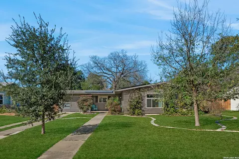 221 Seford Dr, Terrell Hills, TX 78209