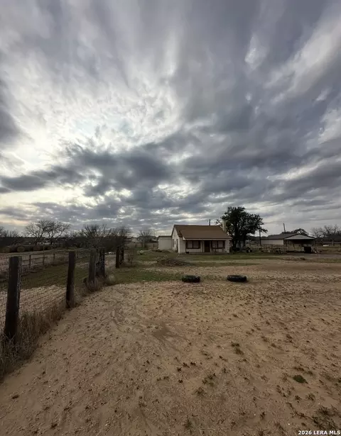 86 Fm 478, Floresville, TX 78114