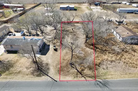 18829 Lagloria Rd, Elmendorf, TX 78112