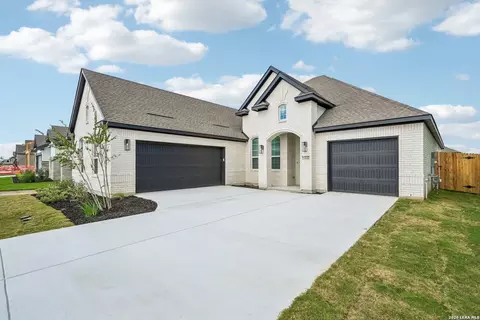 3727 Moru Oak Dr, Seguin, TX 78155