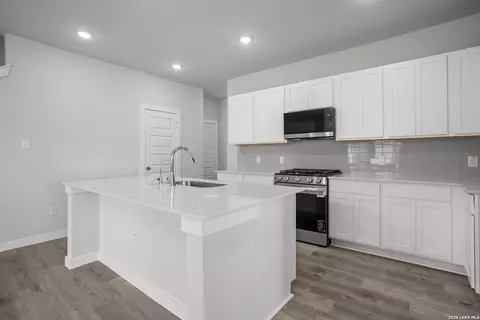 Kitchen - 5618 Franklin Hls, Von Ormy, TX 78073 photo 1 of 3
