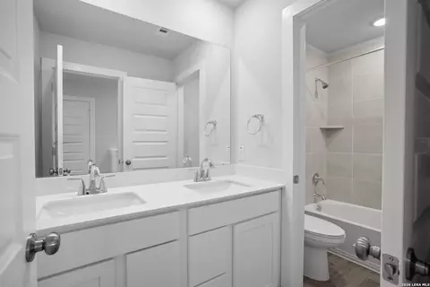 Bath - 5618 Franklin Hls, Von Ormy, TX 78073 photo 2 of 2