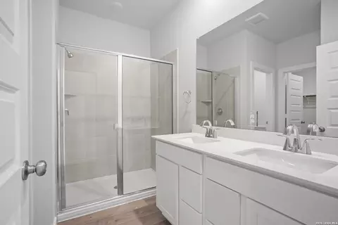 Bath - 5618 Franklin Hls, Von Ormy, TX 78073 photo 1 of 2