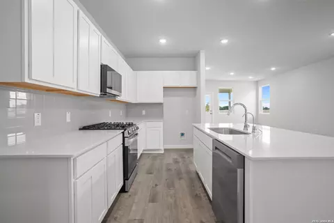 Kitchen - 5618 Franklin Hls, Von Ormy, TX 78073 photo 3 of 3