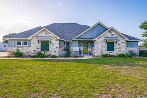 220 Cibolo Rdg, La Vernia, TX 78121