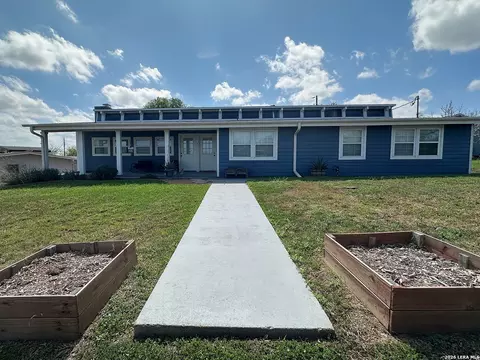 147 Trail Rdg, Sandia, TX 78383
