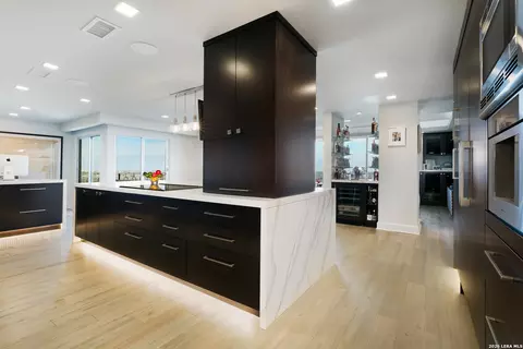 700 E Hildebrand #1301, San Antonio, TX 78212