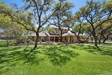 8110 Park Ln, Garden Ridge, TX 78266