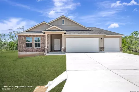 120 Greeley Dr, Floresville, TX 78114