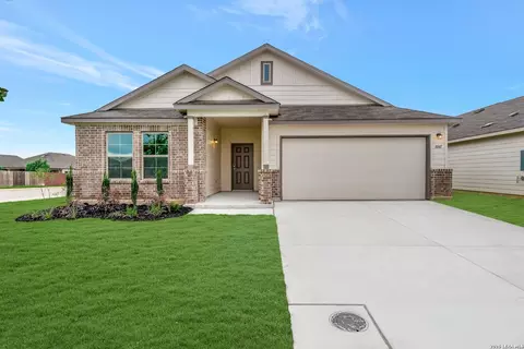 1041 Eagle Xing, Seguin, TX 78155