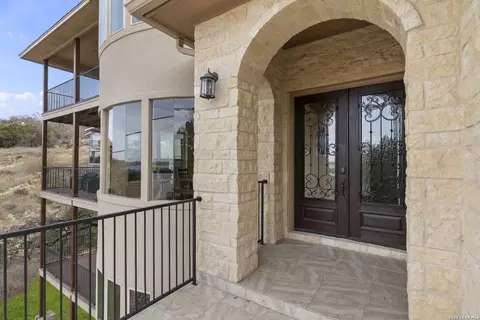 502 Cindy Dr, Canyon Lake, TX 78133